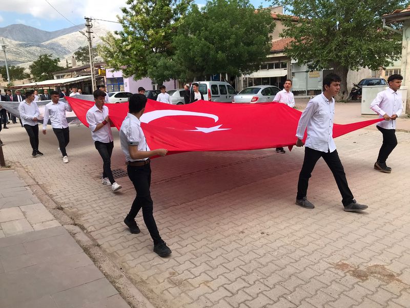 Kaymakamımız Sn. Ramazan Aykut SAKA’nın katılımı ile Gençlik Yürüyüşü düzenlendi