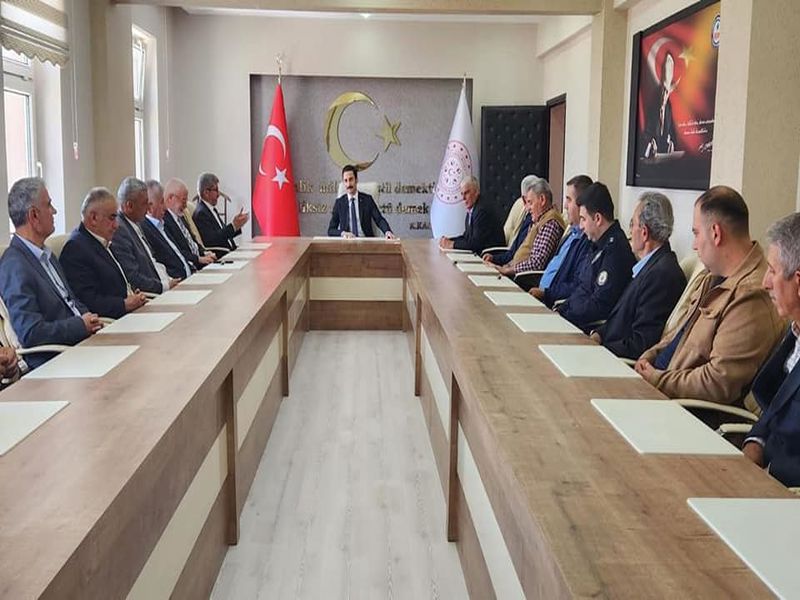 Kaymakamlığımız bayramlaşma programı Şehit Kaymakam Muhammet Fatih SAFİTÜRK Toplantı Salonunda düzenlendi